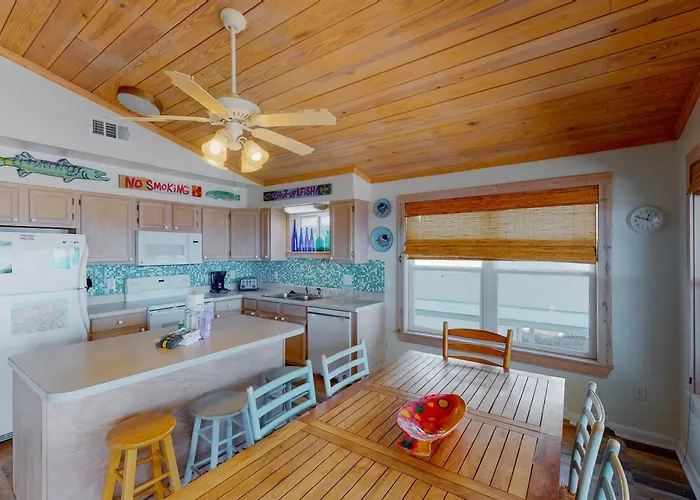 Beachfront With Covered Deck Gulf Views Ac Wifi & Laundry