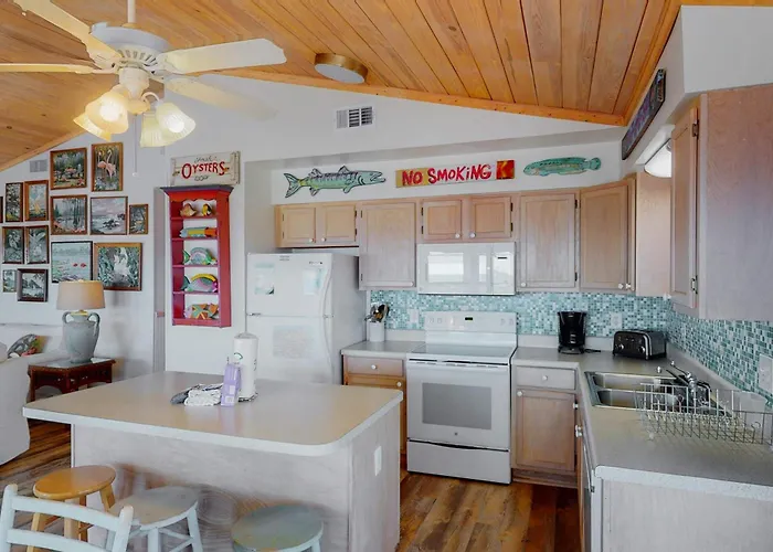 Beachfront With Covered Deck Gulf Views Ac Wifi & Laundry * Gulf Shores