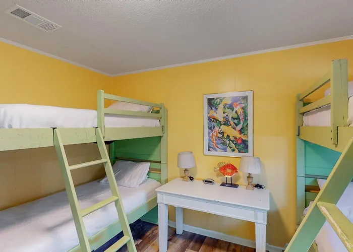 Beachfront With Covered Deck Gulf Views Ac Wifi & Laundry